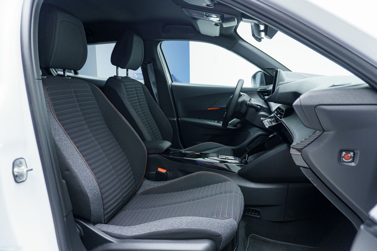 Peugeot 2008 ACTIVE PACK BEV 100KW 136 CV 5P - Foto 2