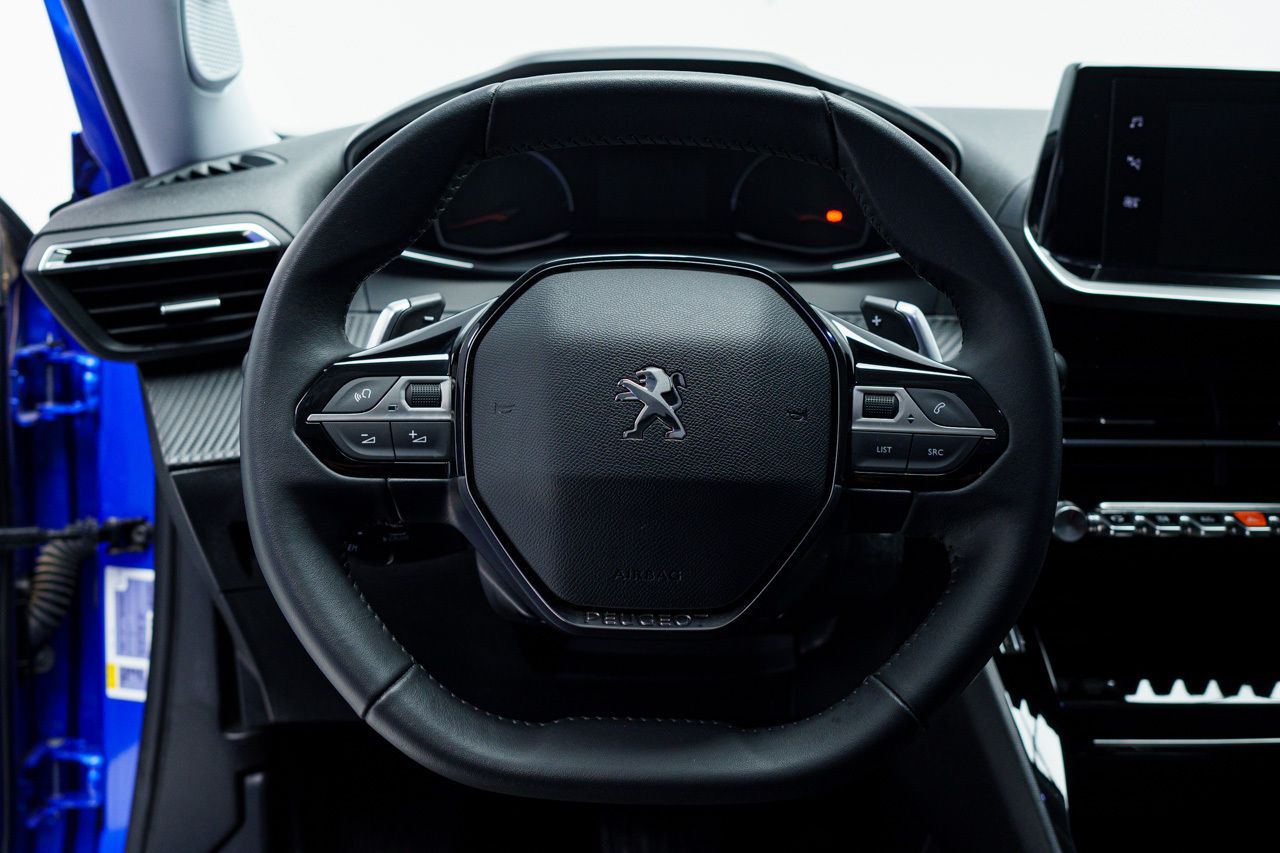 Peugeot 2008 ALLURE 1.5 BLUEHDI 130 CV EAT8 5P - Foto 2