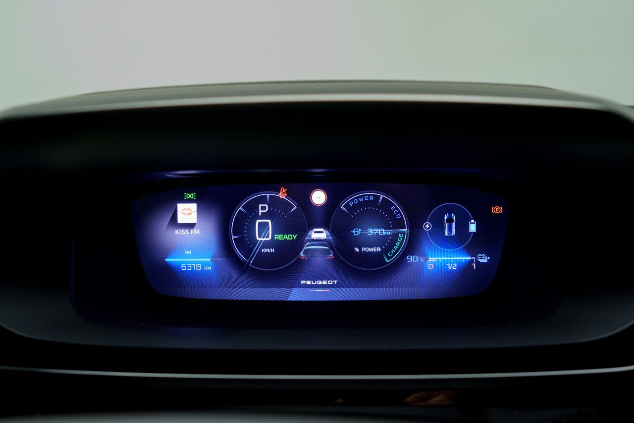 Peugeot 308 FIRST EDITION BEV 54KWH 156 CV 5P - Foto 2
