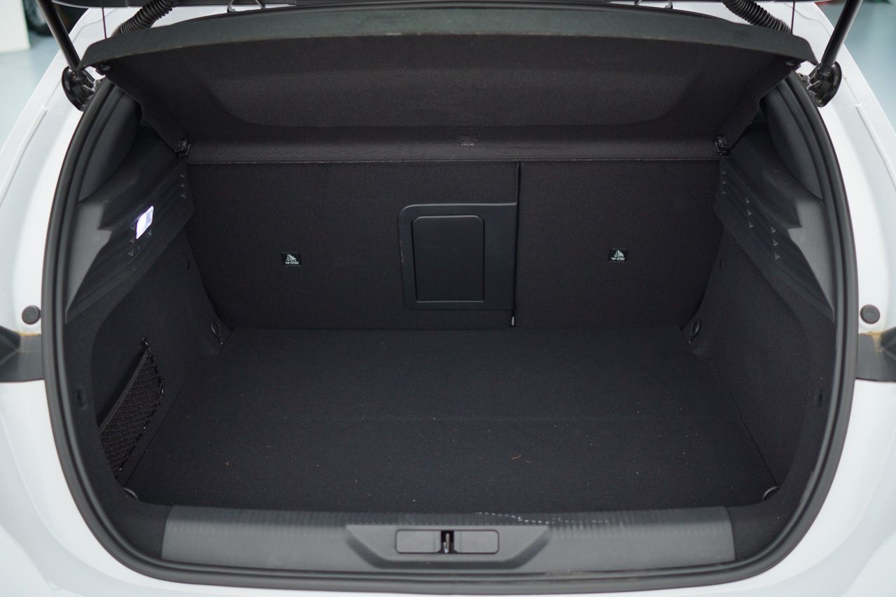 Peugeot 308 FIRST EDITION BEV 54KWH 156 CV 5P - Foto 2