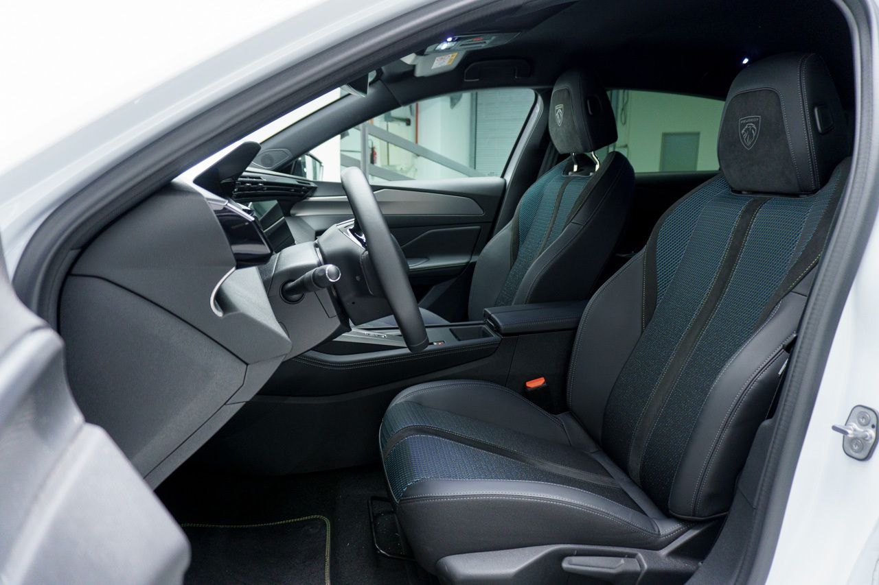 Peugeot 308 FIRST EDITION BEV 54KWH 156 CV 5P - Foto 2