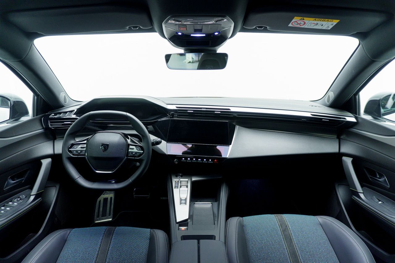 Peugeot 308 FIRST EDITION BEV 54KWH 156 CV 5P - Foto 2