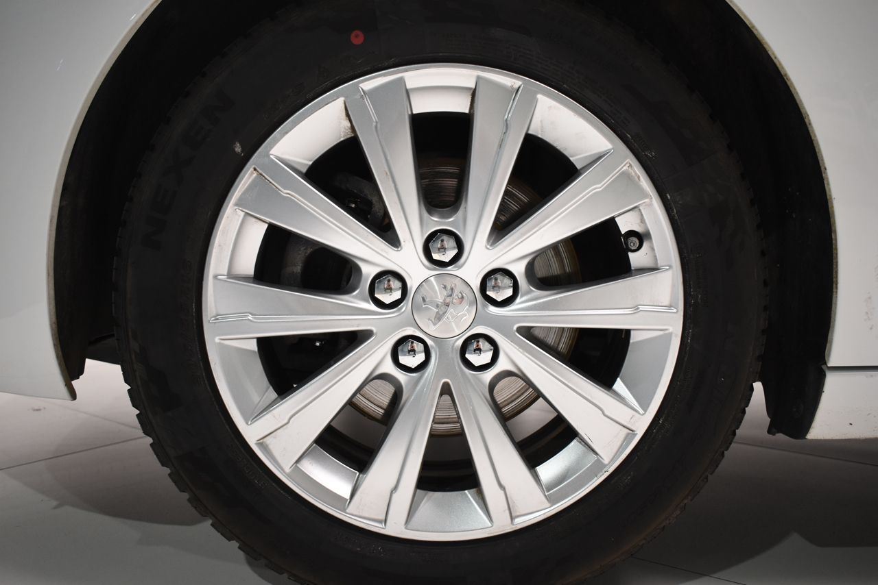 Peugeot 308 SW STYLE 1.2 PURETECH 110 CV 5P - Foto 2