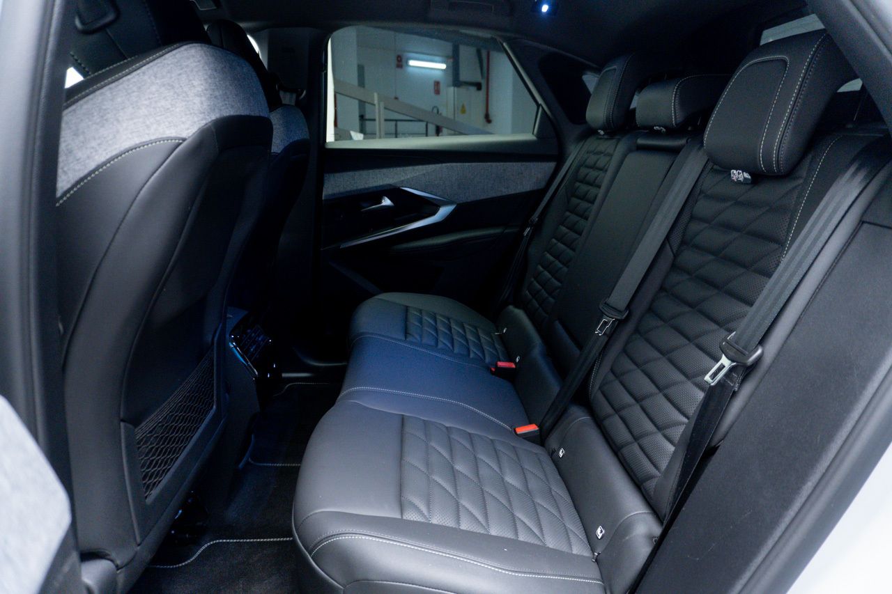 Peugeot 3008 GT BEV 73KWH 157KW 214 CV 5P - Foto 2