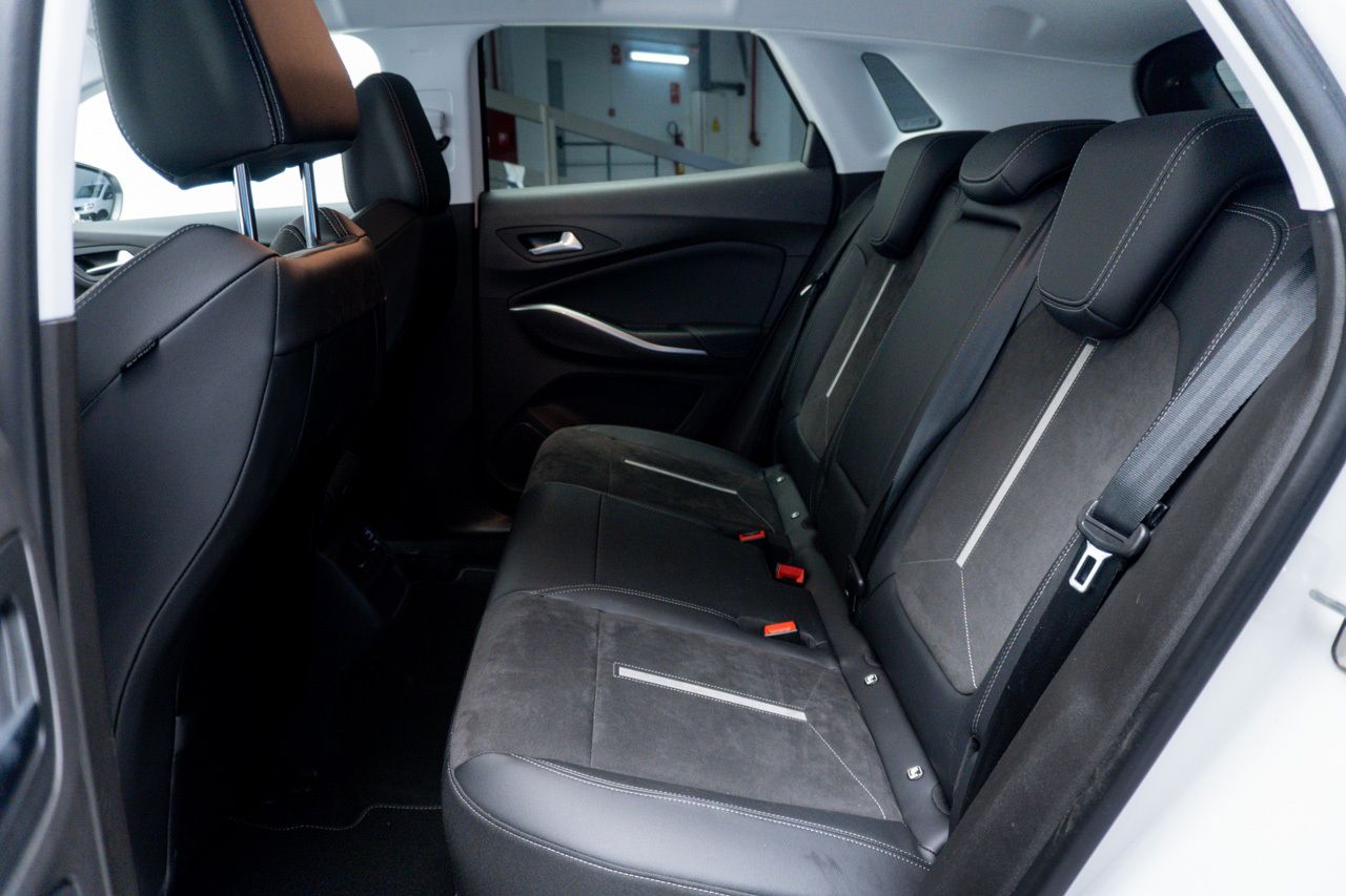 Opel Grandland -E GSE 1.6 TURBO PHEV 300 CV AUTO 5P - Foto 2