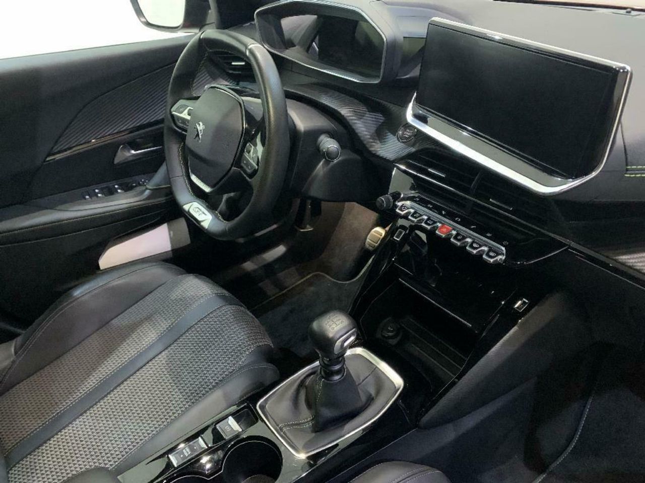 Peugeot 2008 GT LINE 1.2 PURETECH 130 CV 5P - Foto 2