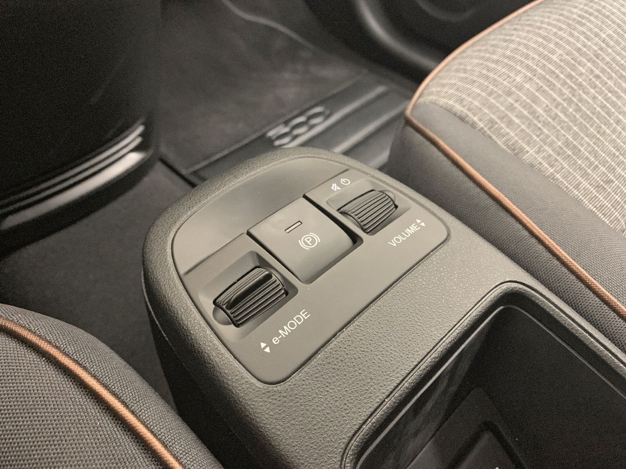 Fiat 500 -E ICON BEV 42KWH 118 CV 3P - Foto 2