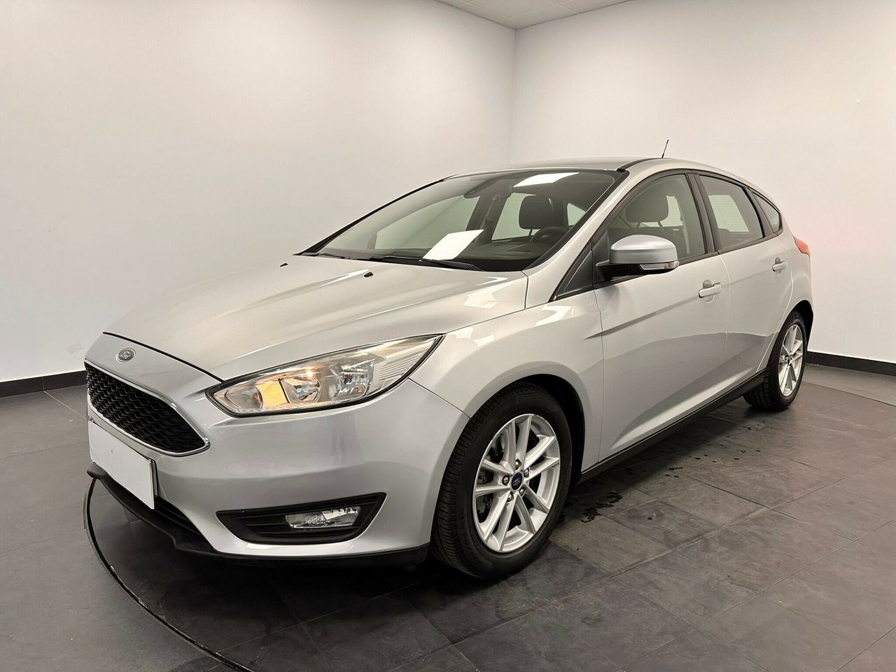 Ford focus gris  de segunda mano - ford focus 2015 /