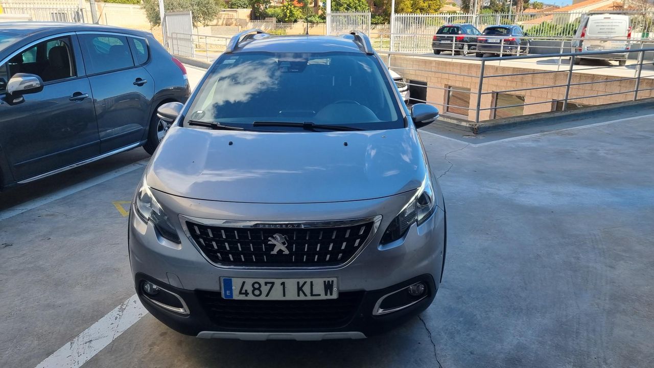 Peugeot 2008 12 puretech 2023  de segunda mano - Peugeot 2008 Allure 1.2 PureTech 110 S&S