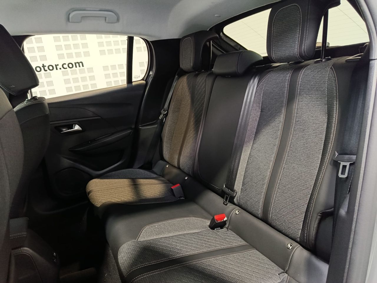 Peugeot 208 Allure Hybrid 100 e-DCS6 - Foto 2