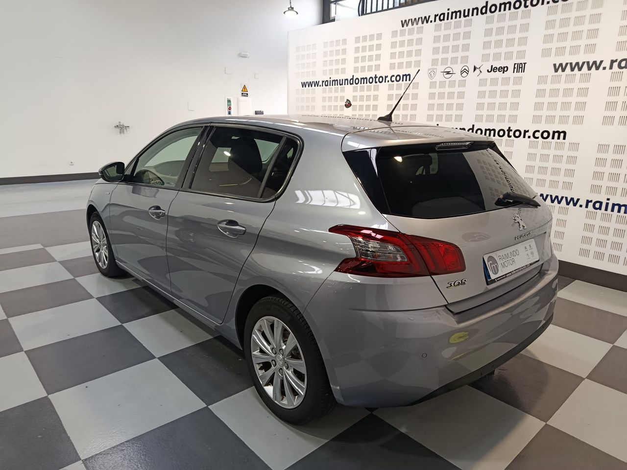 Peugeot 308 5p Active 1.5 BlueHDi 130 S&S - Foto 2