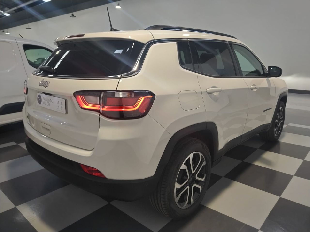 Jeep Compass eHYBRID 1.5 MHEV 96KW LIMITED DCT - Foto 2