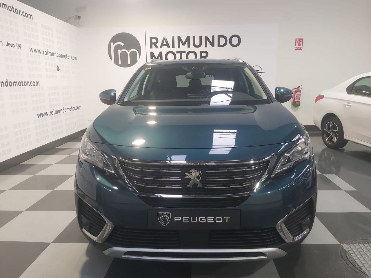 peugeot 5008 allure puretech 130 s&s eat8 foto grande (2)