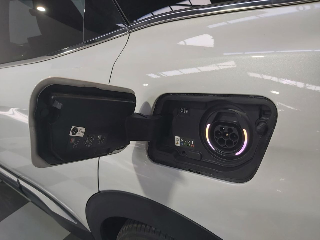 Peugeot 3008 Hybrid 225 eEAT8 GT - Foto 2