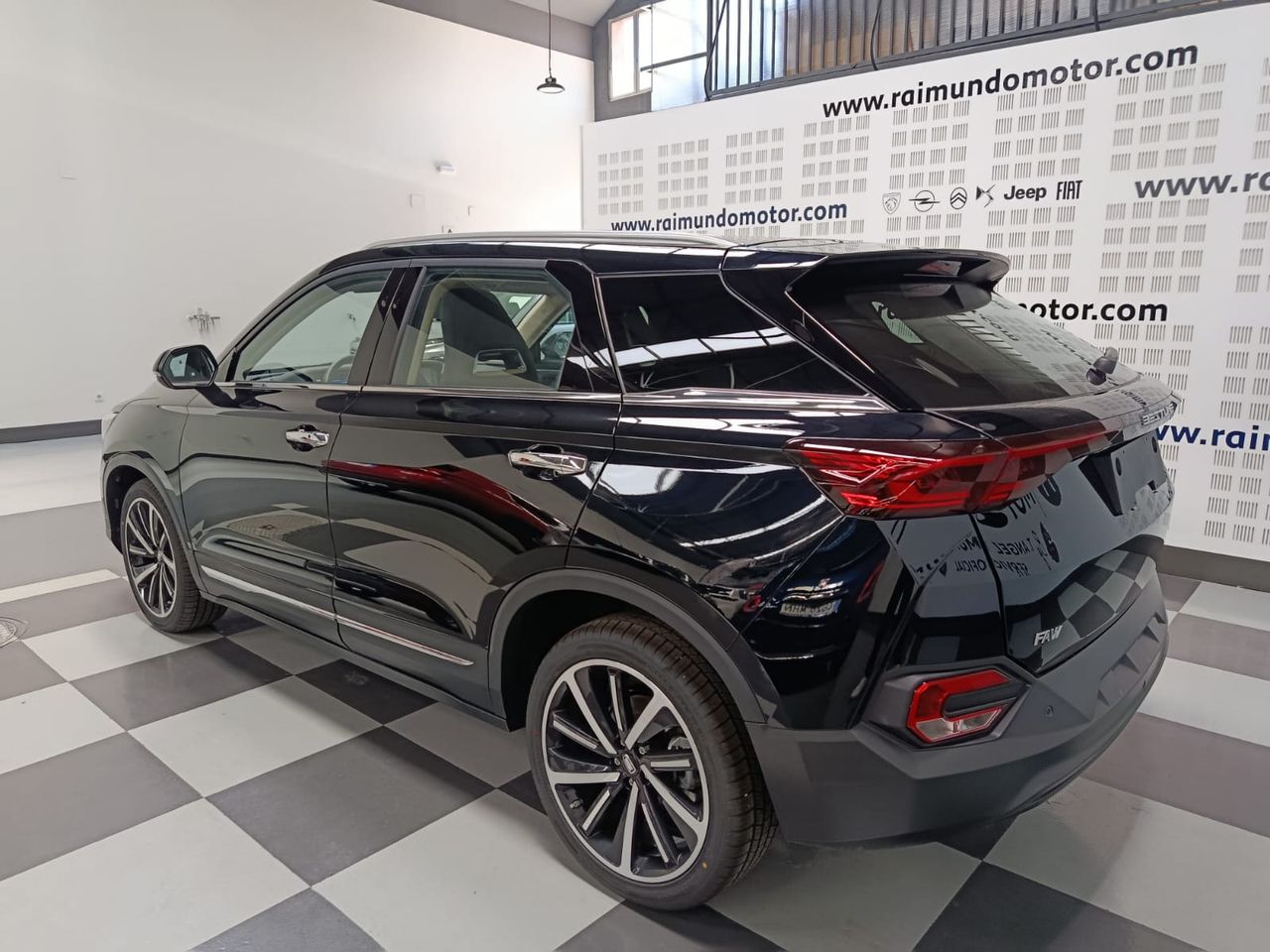 Bestune T77 1.5T  165 CV AUTOMATICO - Foto 2