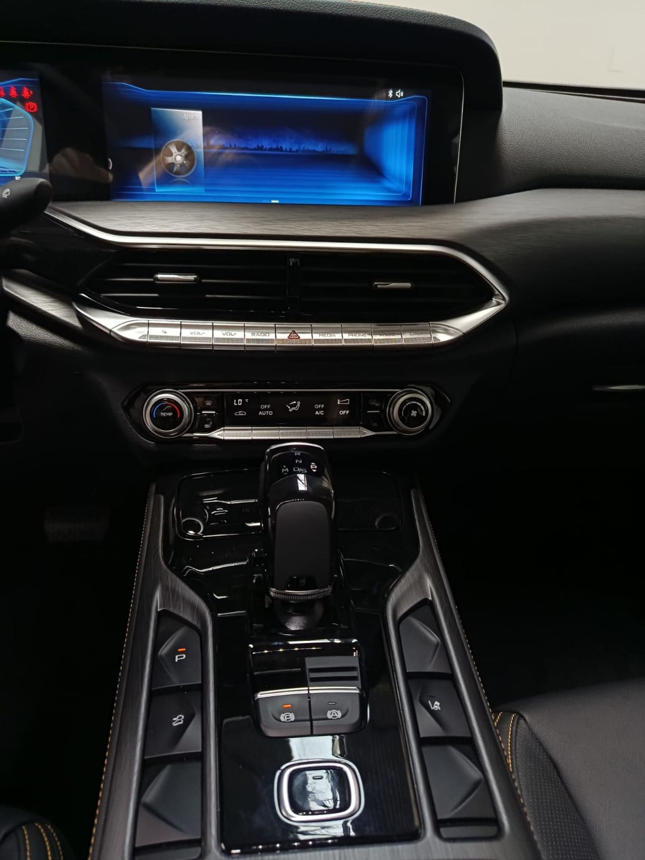 Bestune T77 1.5T  165 CV AUTOMATICO - Foto 2