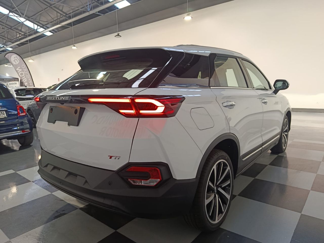 Bestune T77 1.5T  165 CV AUTOMATICO - Foto 2