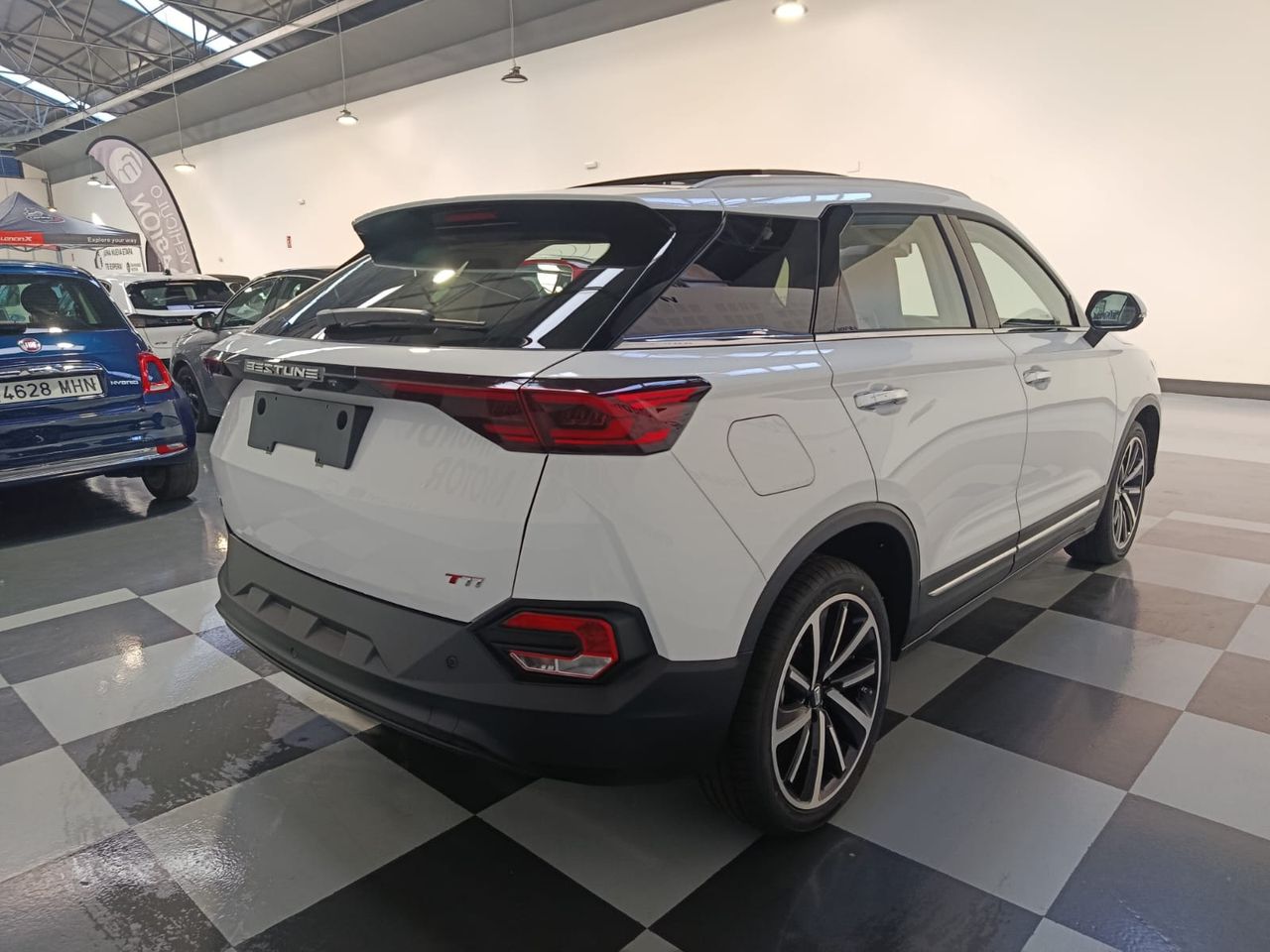 Bestune T77 1.5T  165 CV AUTOMATICO - Foto 2