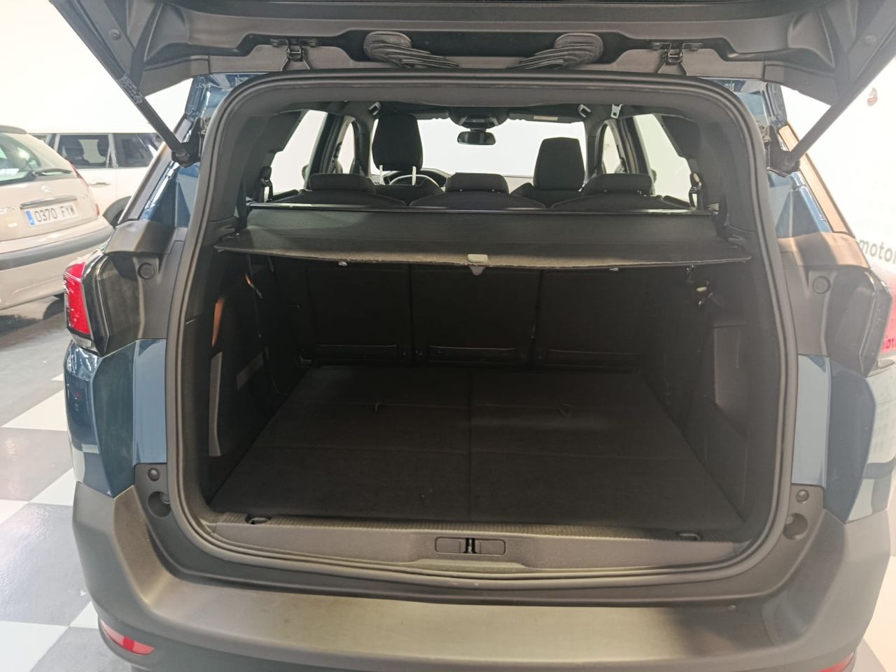 Peugeot 5008 Hybrid 136 e-DCS6 Allure - Foto 2