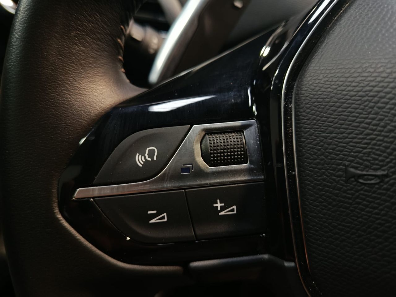 Peugeot 5008 Hybrid 136 e-DCS6 Allure - Foto 2