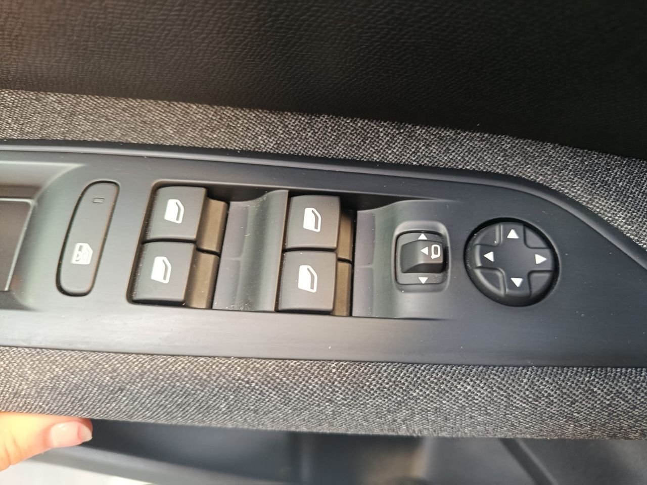Peugeot 5008 Hybrid 136 e-DCS6 Allure - Foto 2