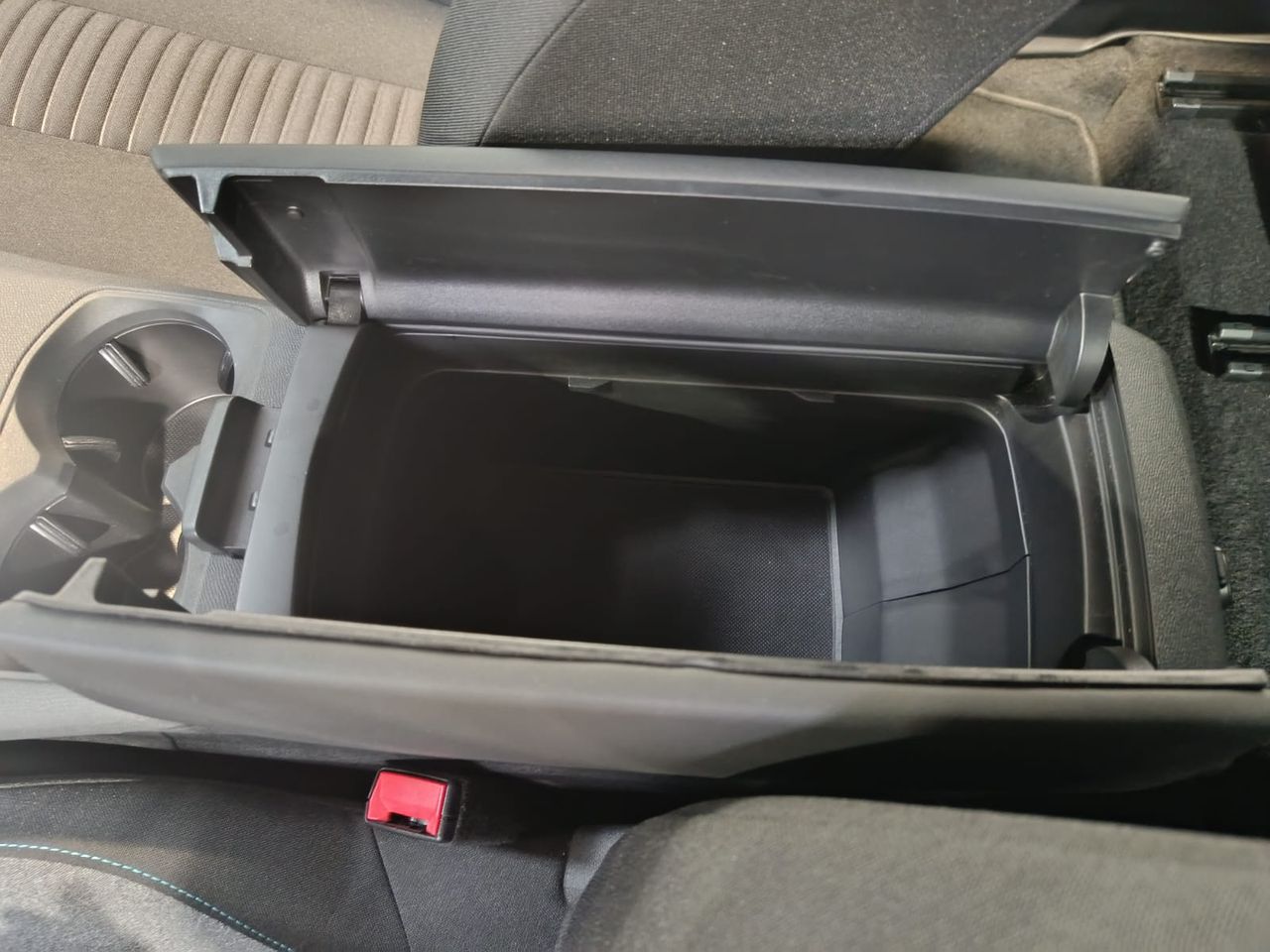Peugeot 5008 Hybrid 136 e-DCS6 Allure - Foto 2