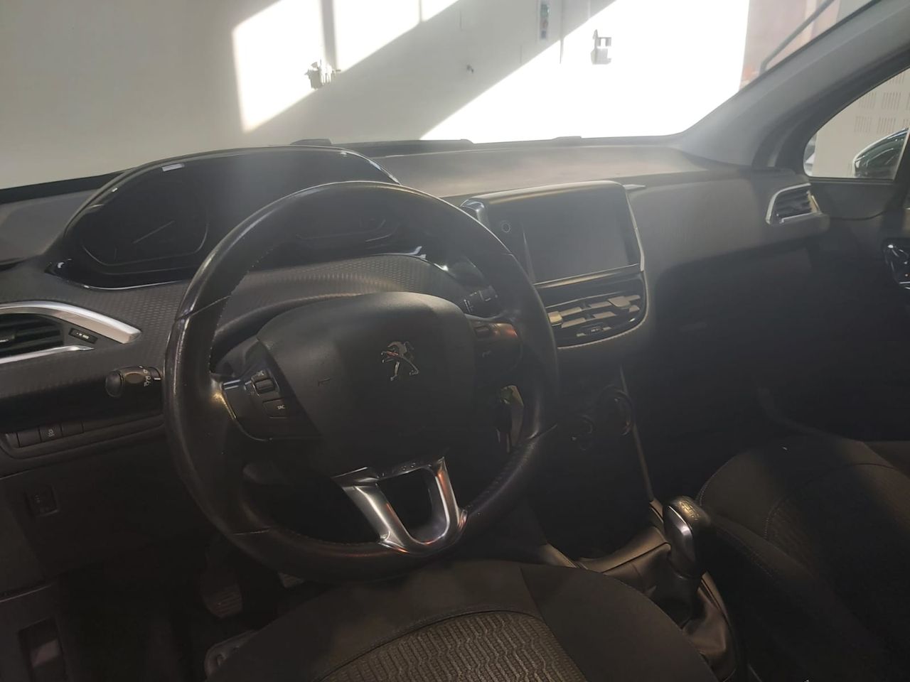 Peugeot 208 3P STYLE 1.2L PURETECH 60KW 82CV - Foto 2