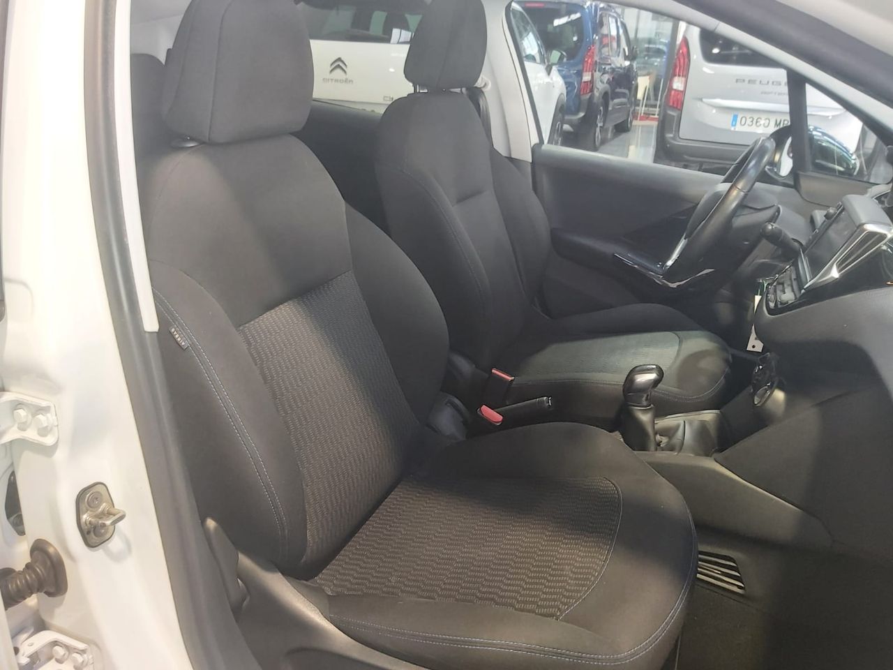 Peugeot 208 3P STYLE 1.2L PURETECH 60KW 82CV - Foto 2