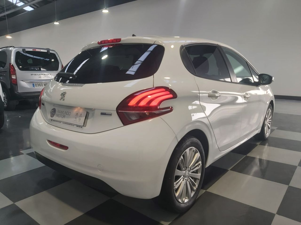 Peugeot 208 3P STYLE 1.2L PURETECH 60KW 82CV - Foto 2