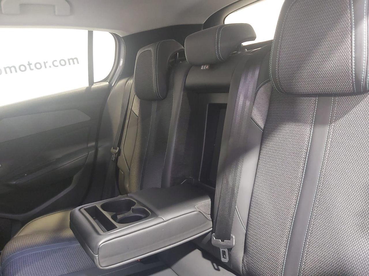 Peugeot 308 5p Allure Pack BlueHDi 130 - Foto 2