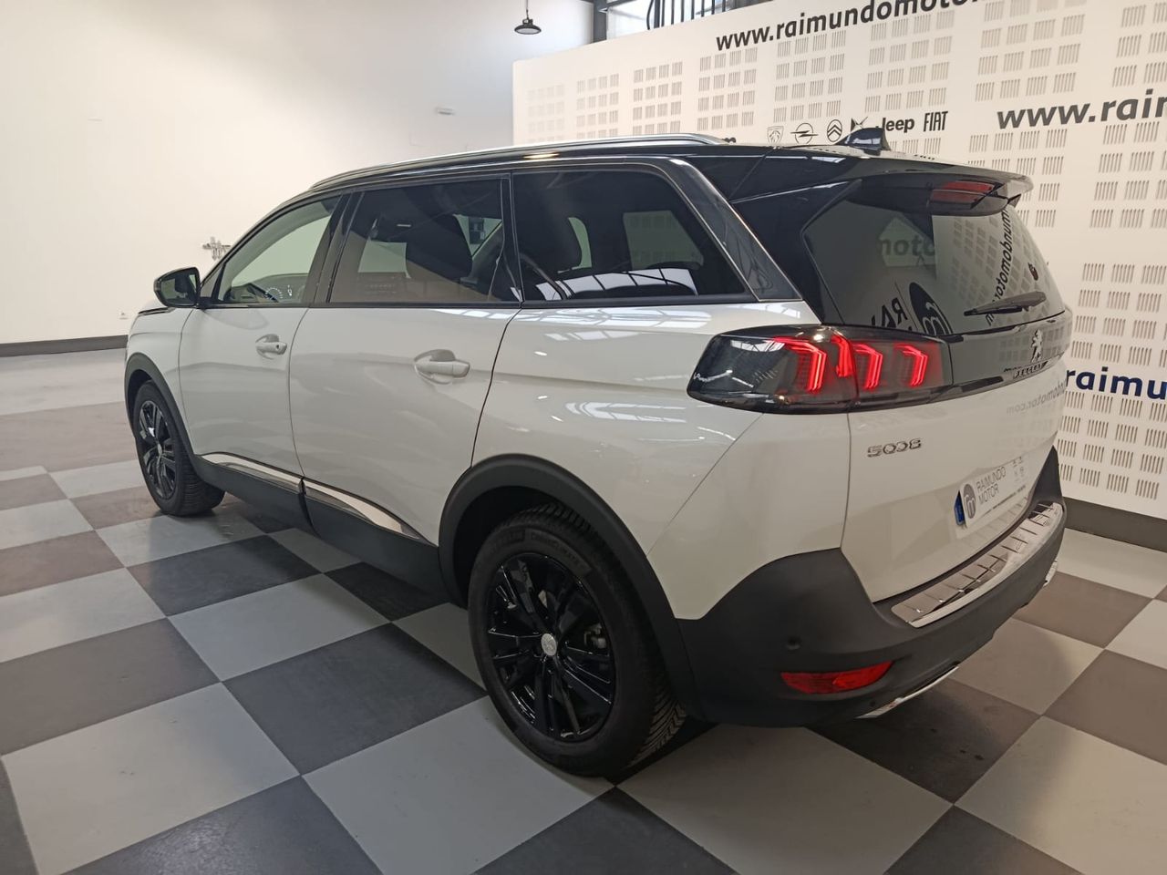 Peugeot 5008 Allure Pack BlueHDi 130 EAT8 - Foto 2