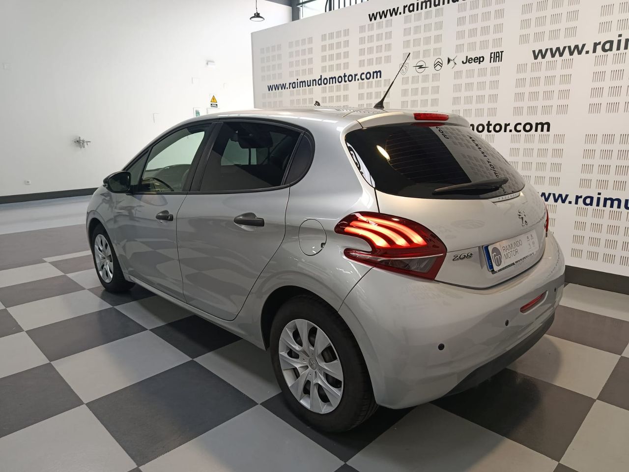 Peugeot 208 BLUEHDI 100CV 1.5 - Foto 2