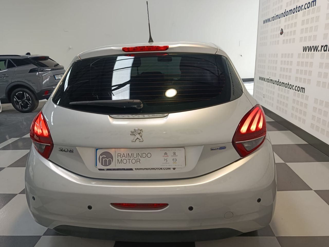Peugeot 208 BLUEHDI 100CV 1.5 - Foto 2