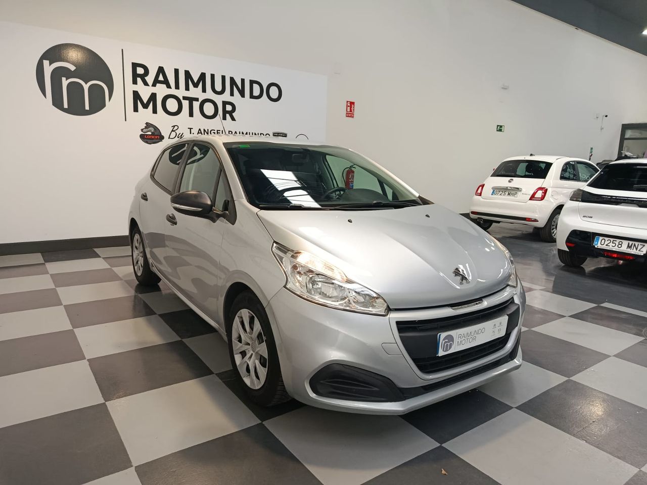 Peugeot 208 BLUEHDI 100CV 1.5 - Foto 2