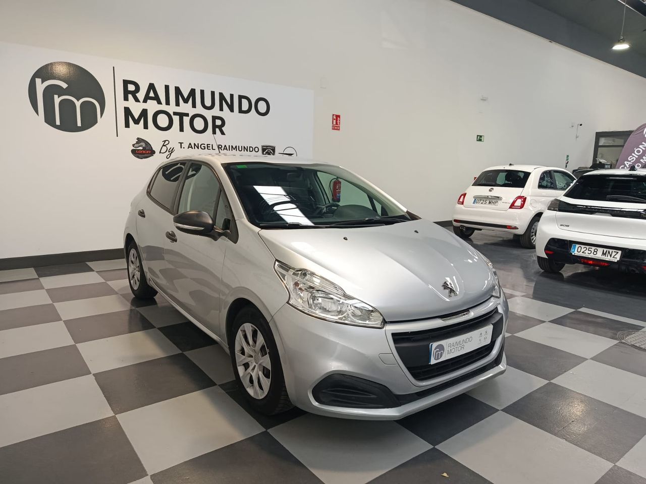 Peugeot 208 BLUEHDI 100CV 1.5 - Foto 2
