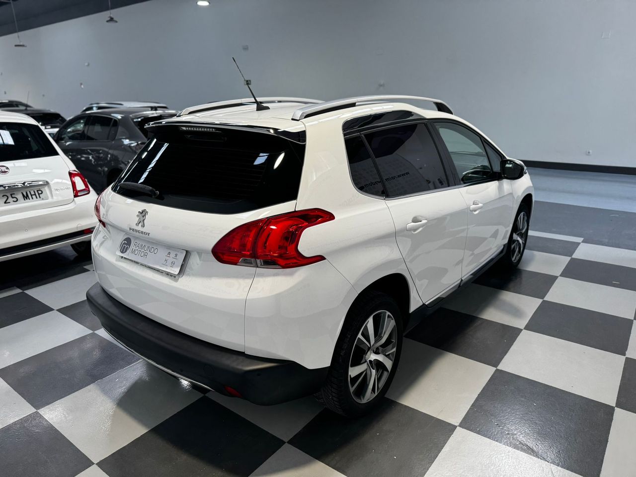 Peugeot 2008 Allure 1.6 BlueHDi 120 - Foto 2