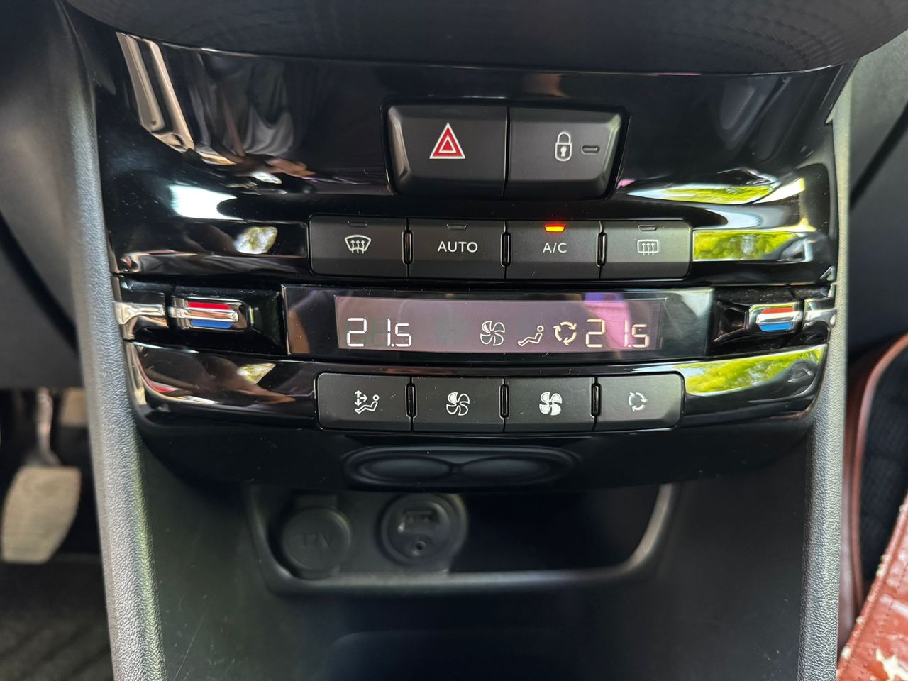 Peugeot 2008 Allure 1.6 BlueHDi 120 - Foto 2