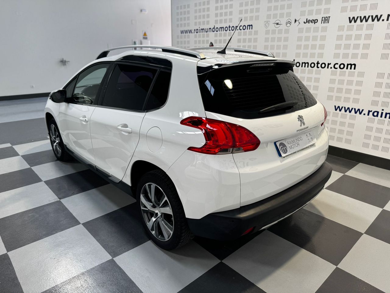 Peugeot 2008 Allure 1.6 BlueHDi 120 - Foto 2
