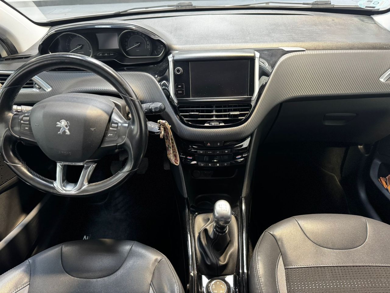 Peugeot 2008 Allure 1.6 BlueHDi 120 - Foto 2