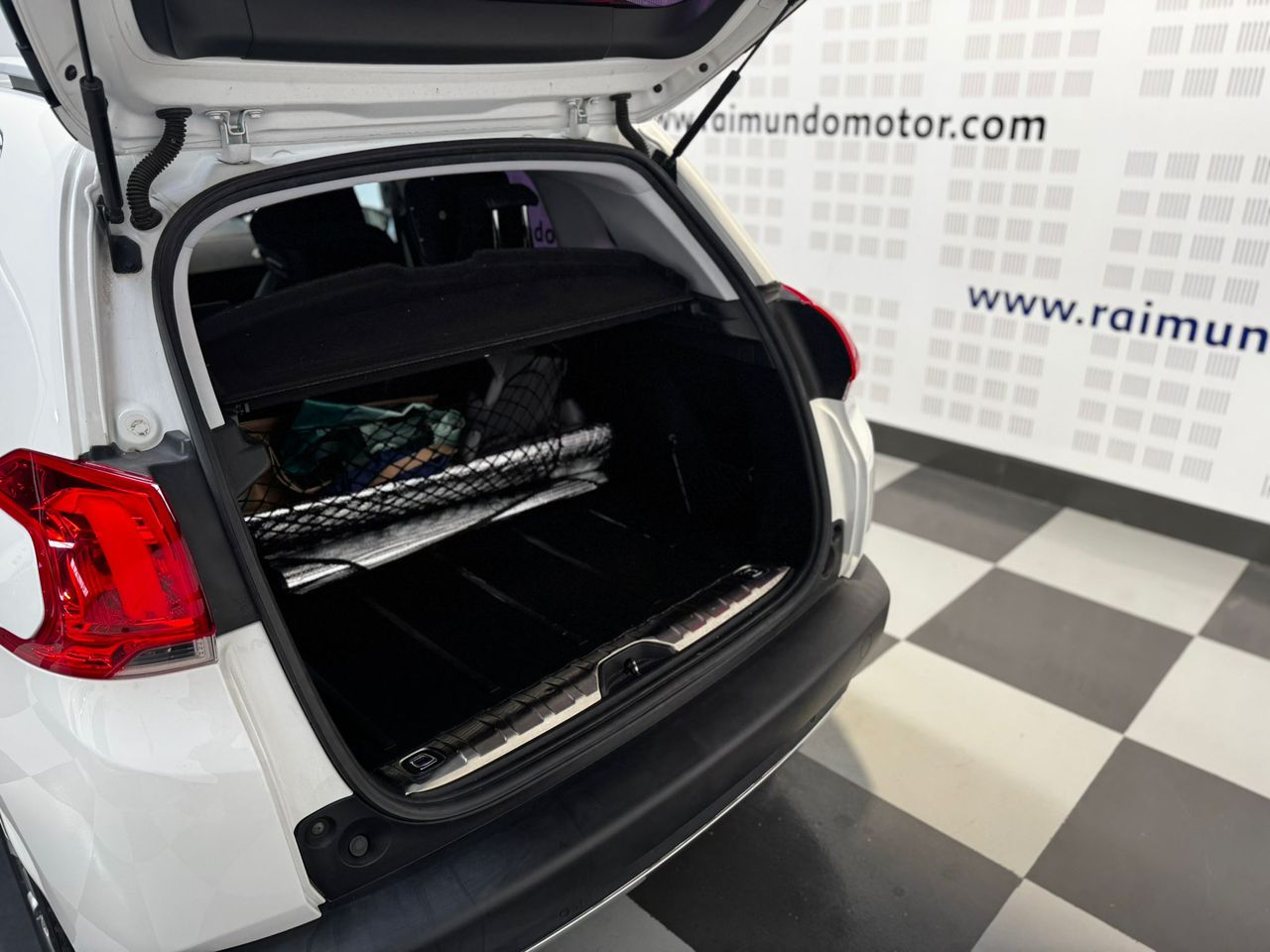 Peugeot 2008 Allure 1.6 BlueHDi 120 - Foto 2