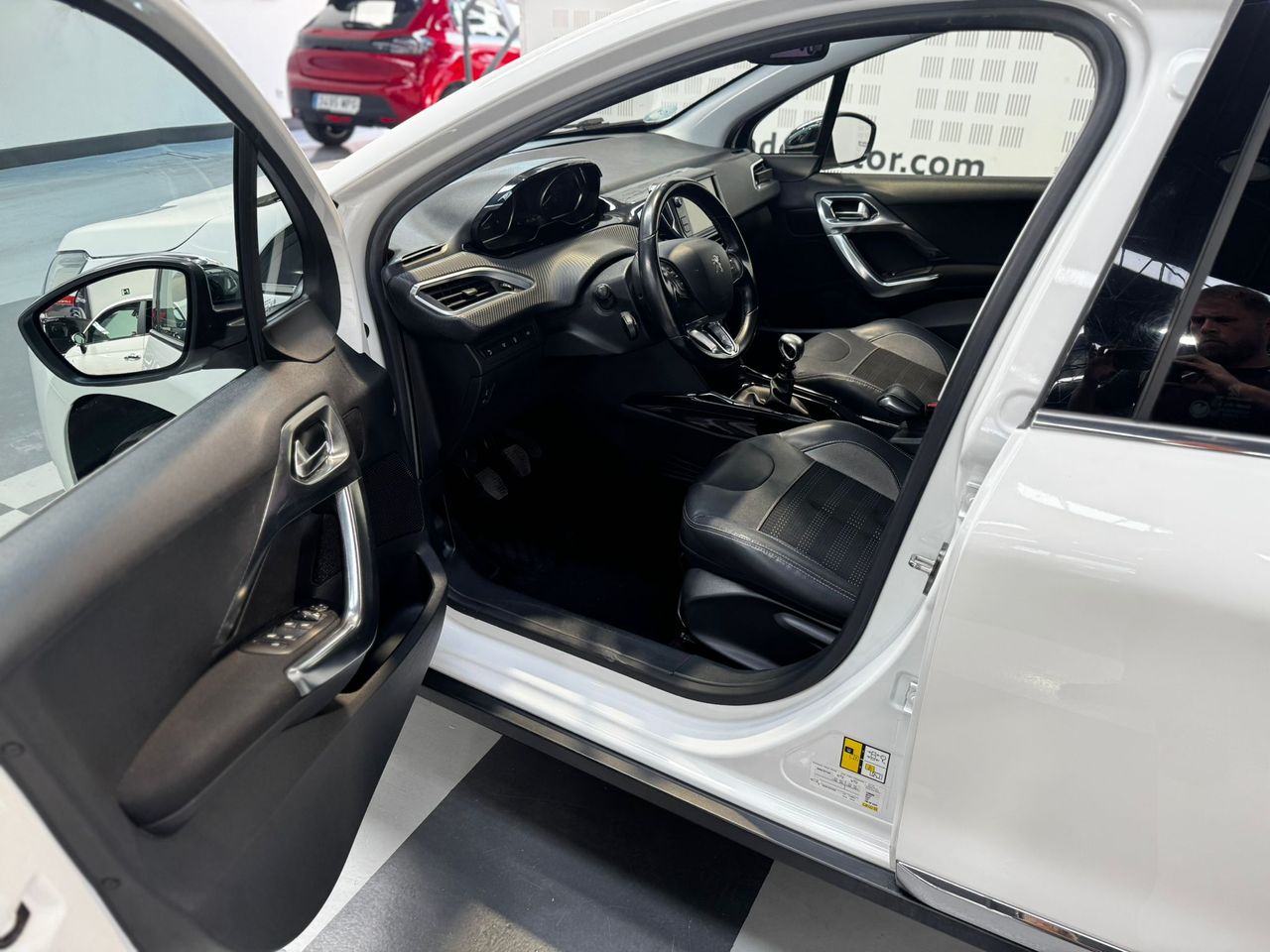 Peugeot 2008 Allure 1.6 BlueHDi 120 - Foto 2