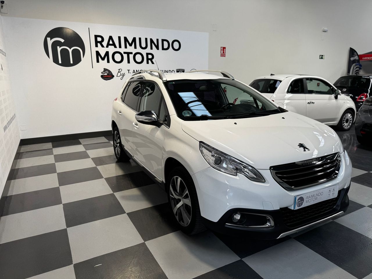 Peugeot 2008 Allure 1.6 BlueHDi 120 - Foto 2
