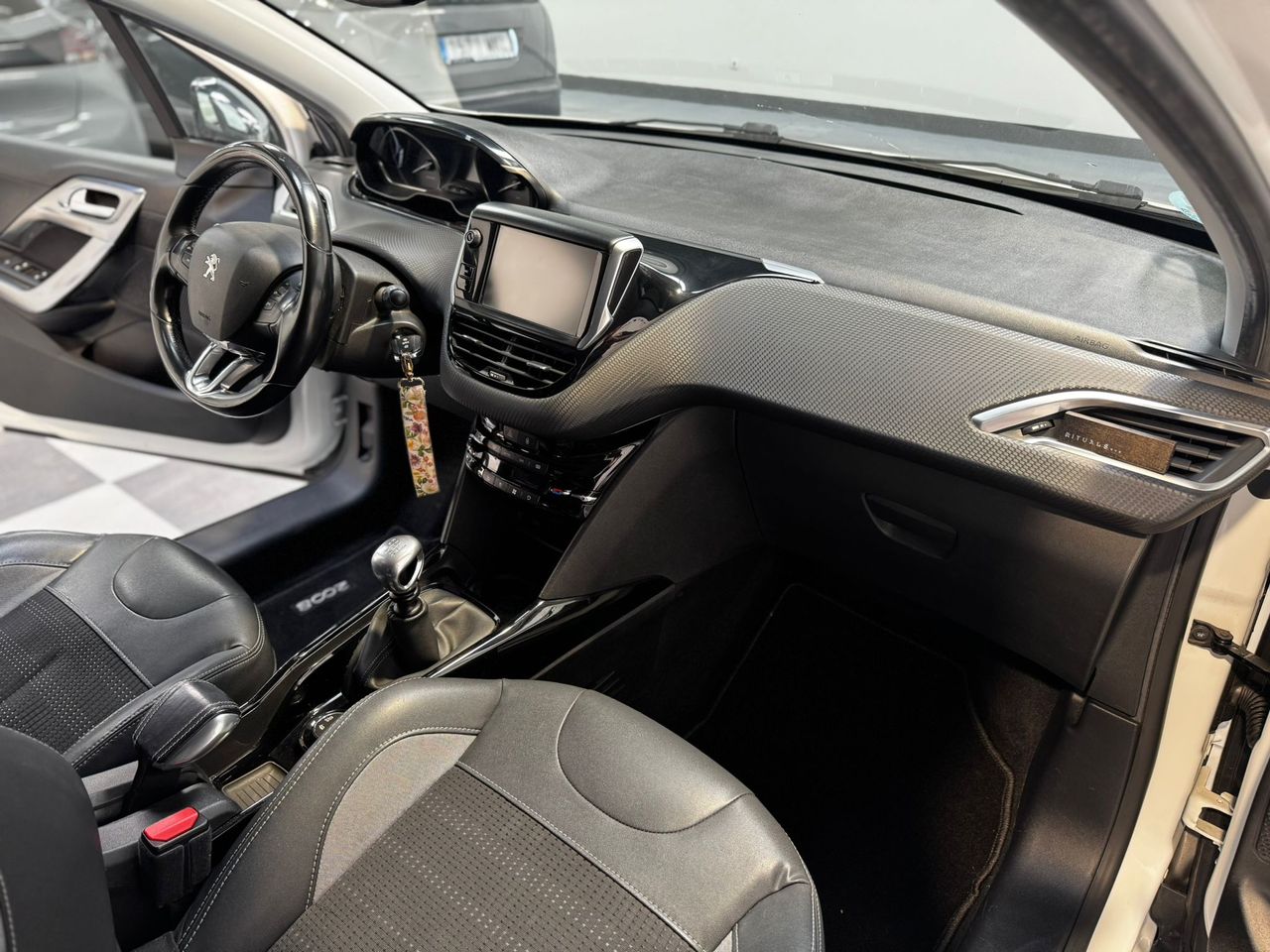 Peugeot 2008 Allure 1.6 BlueHDi 120 - Foto 2