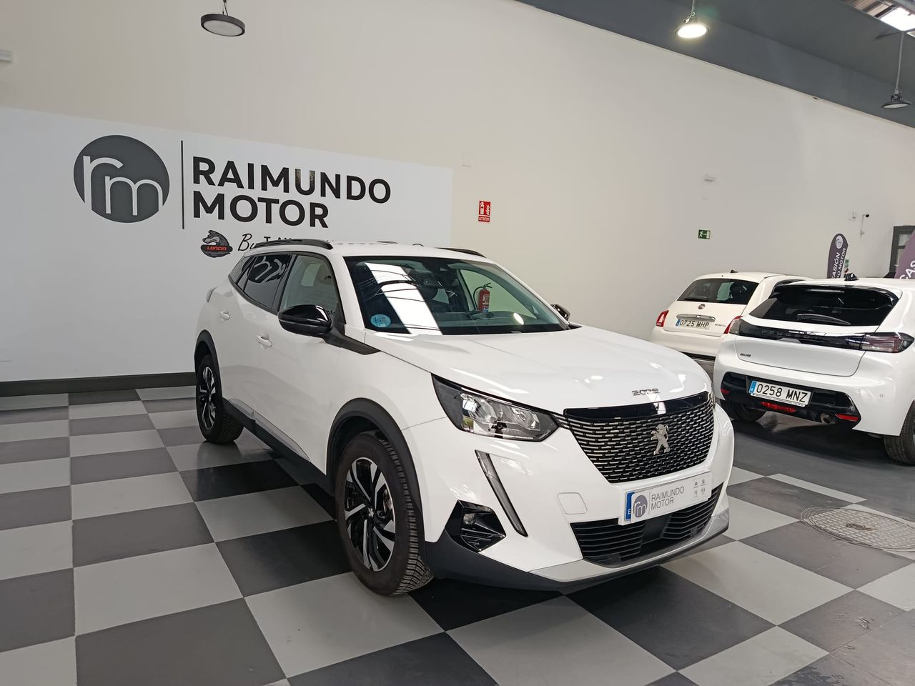 Peugeot 2008 Allure Pack BlueHDi 110 - Foto 2