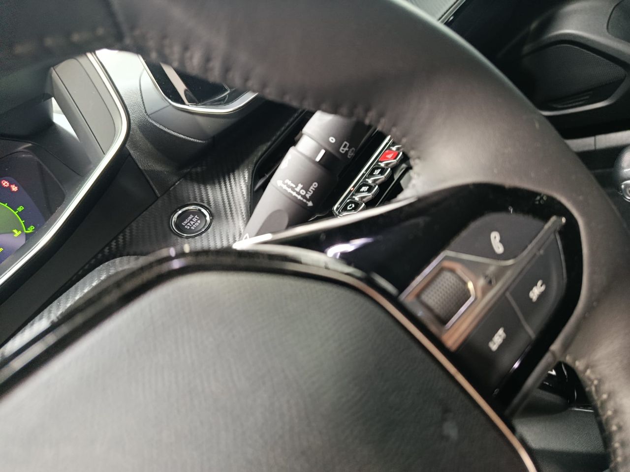 Peugeot 2008 Allure Pack BlueHDi 110 - Foto 2