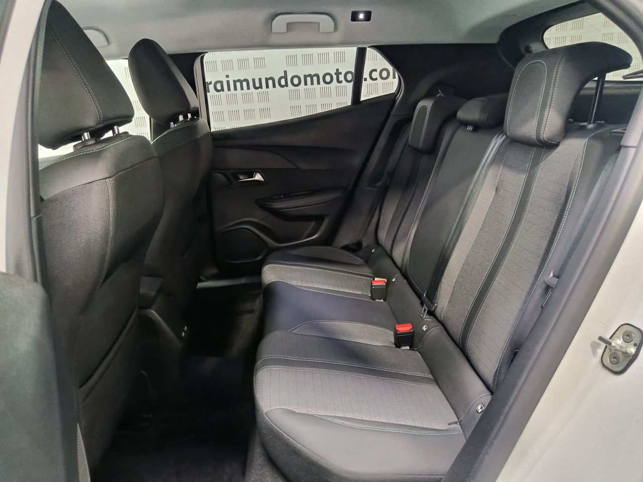 Peugeot 2008 Allure Pack BlueHDi 110 - Foto 2