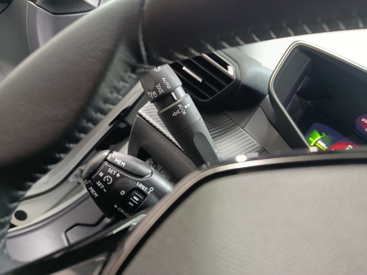 Peugeot 2008 Allure Pack BlueHDi 110 - Foto 2