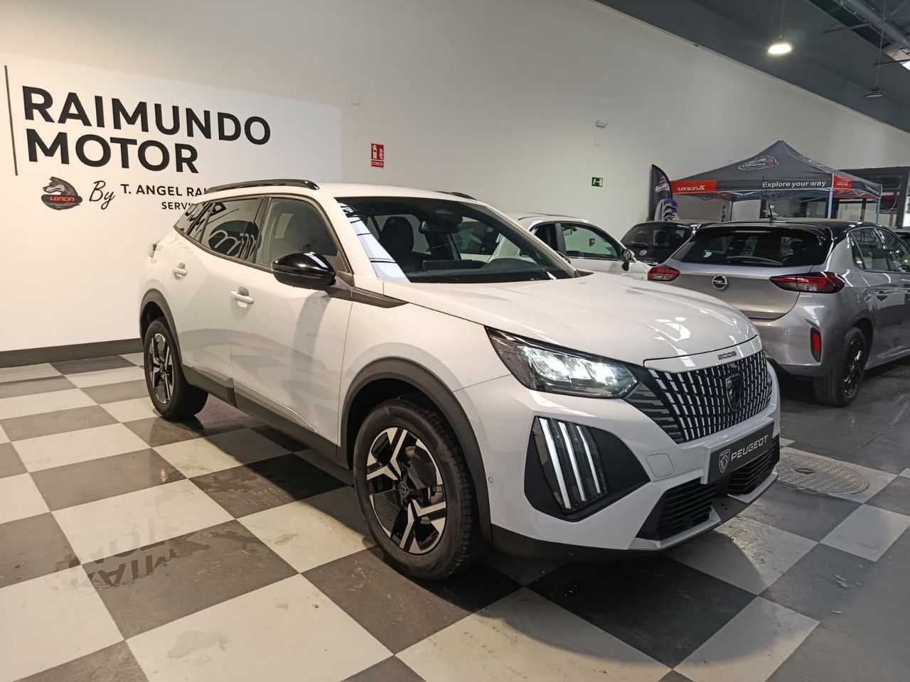 Peugeot 2008 ALLURE HYBRID 136CV  1.2 - Foto 2