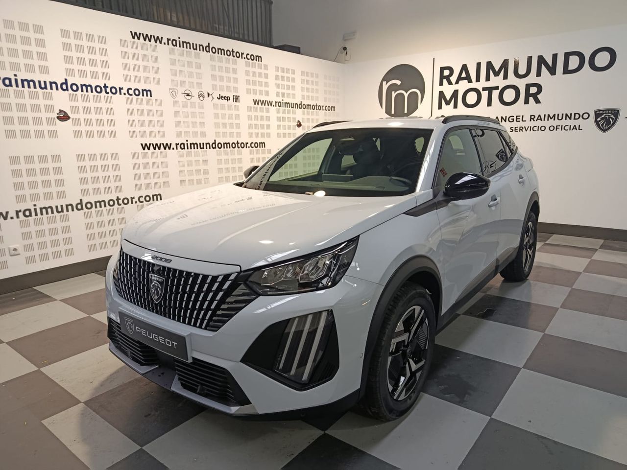 Peugeot 2008 ALLURE HYBRID 136CV  1.2 - Foto 2