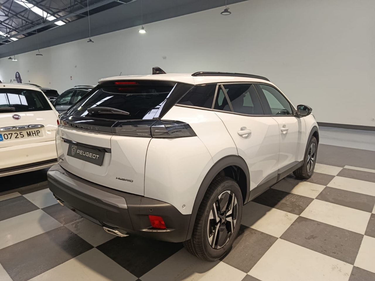 Peugeot 2008 ALLURE HYBRID 136CV  1.2 - Foto 2